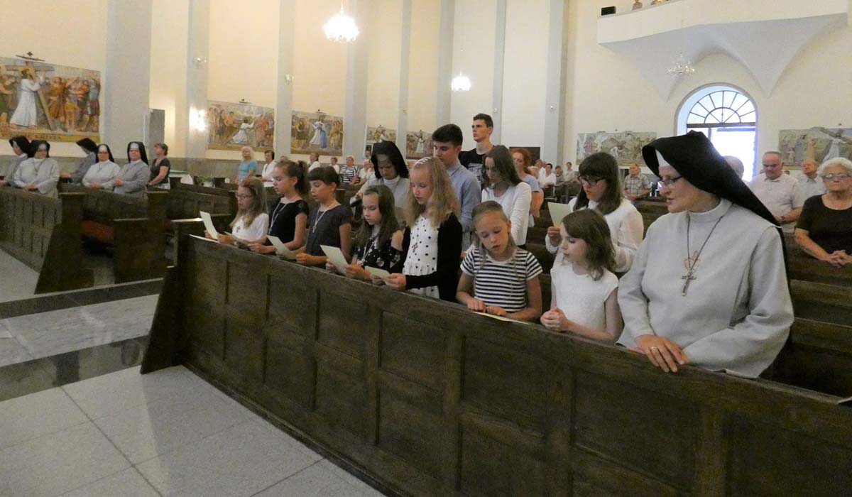 Odnowienie przyrzeczeń dziecięcej i młodzieżowej wspólnoty SRŚ w Częstochowie