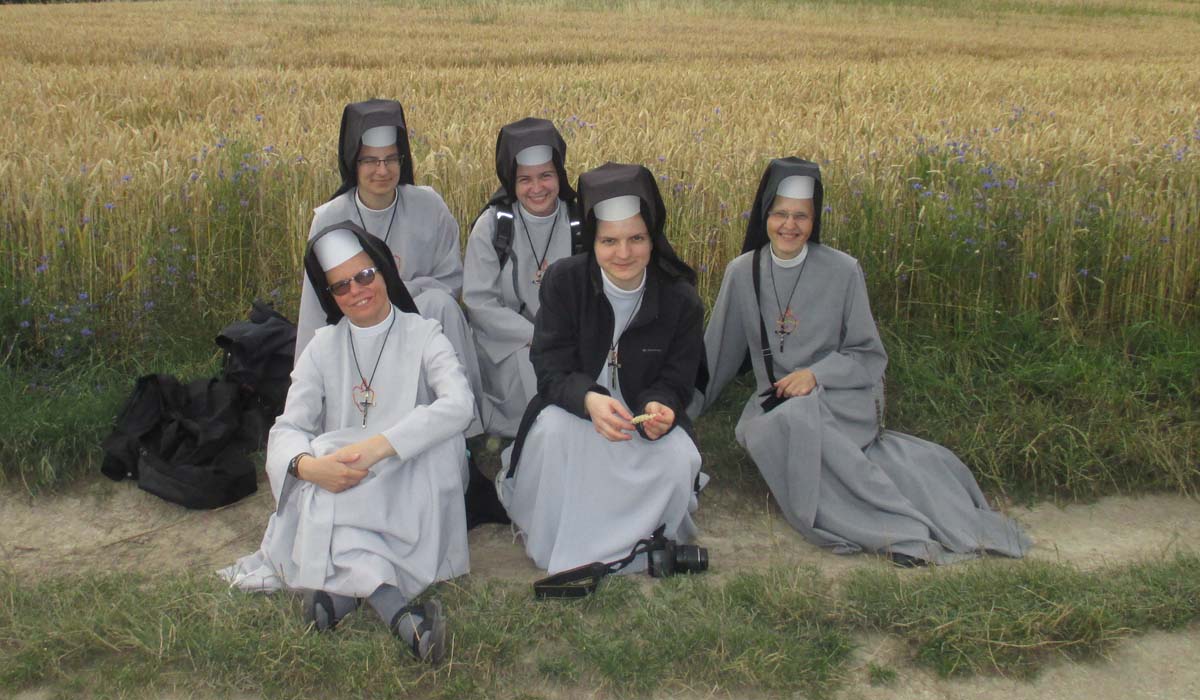Pielgrzymka sióstr juniorystek do Czernej