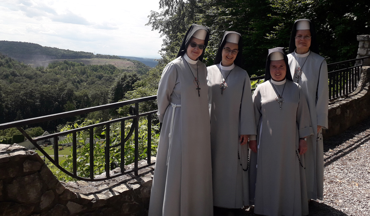 Pielgrzymka sióstr juniorystek do Sanktuarium w Czernej