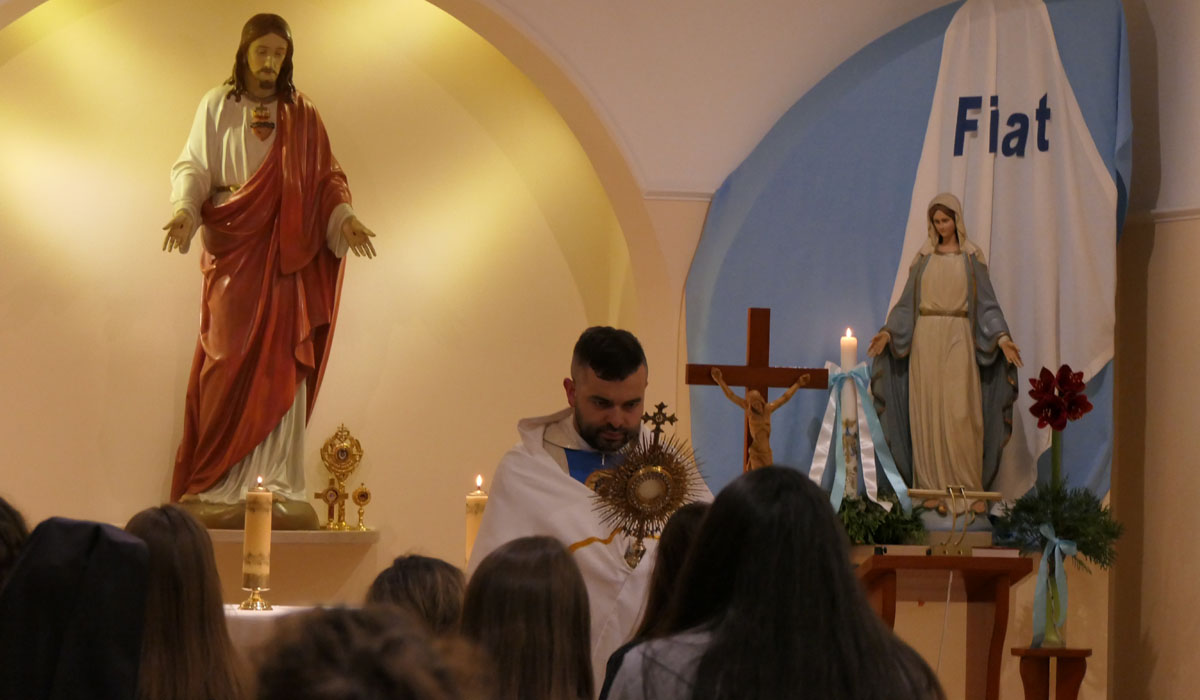 Światłość w ciemności świeci