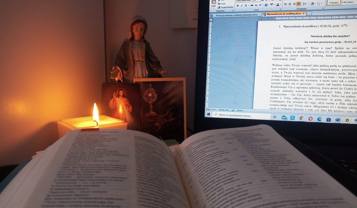 Skupienie online dla dziewcząt i kobiet