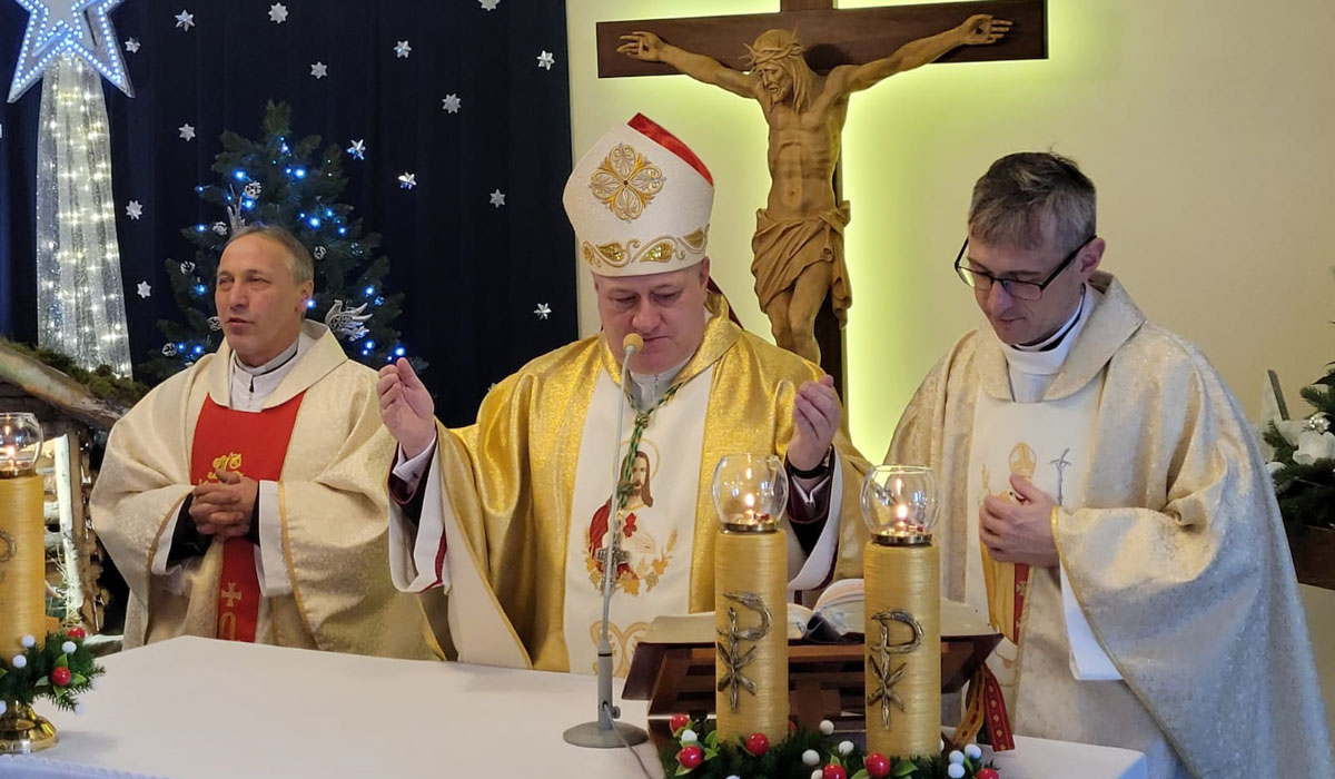 Wizyta ks. bpa Piotra Gregera w Domu Opieki w Kamesznicy